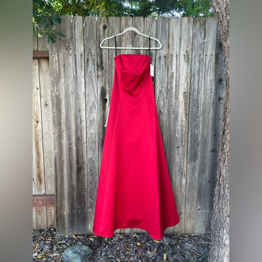 Saks Fifth Avenue Red Strapless Gown - size 4 - Allen Schwartz